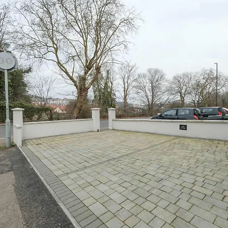 One Bedroom Flat In Southville * Bristol